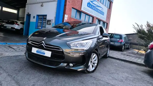 Citroën DS5 2014 - 10500 EUR, 188000 km - AUTO.MOTO.pt - 188000km - foto 9 de 17