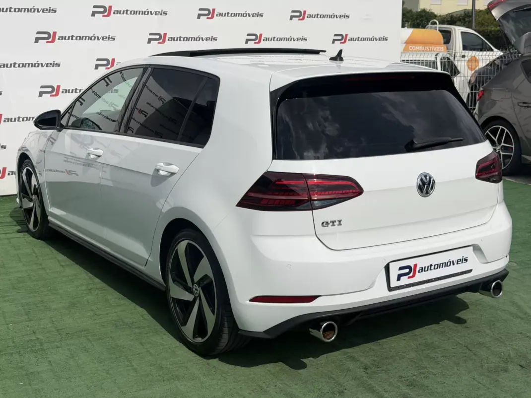 Volkswagen Golf 2018 - 26990 EUR, 148000 km - AUTO.MOTO.pt - 148000km - foto 7 de 15