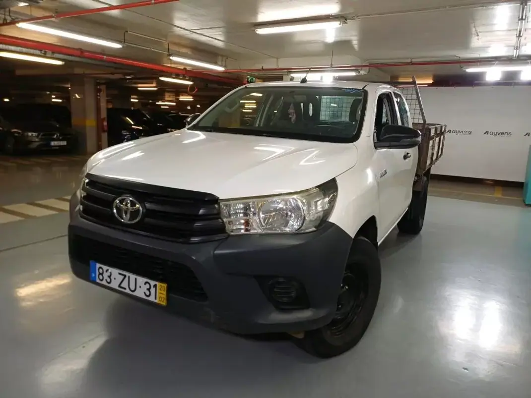 Toyota HILUX 2.4 D-4D 4WD CE 3 L CH 2020 - 23900 EUR, 213539 km - AUTO.MOTO.pt - 213539km - foto 1 de 6