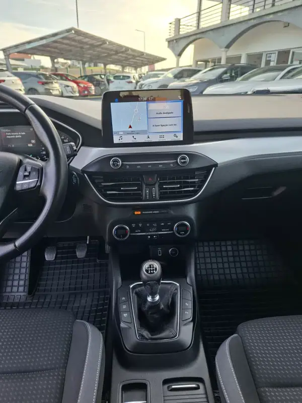 Ford Focus 2019 - 15500 EUR, 119500 km - AUTO.MOTO.pt - 119500km - foto 15 de 30