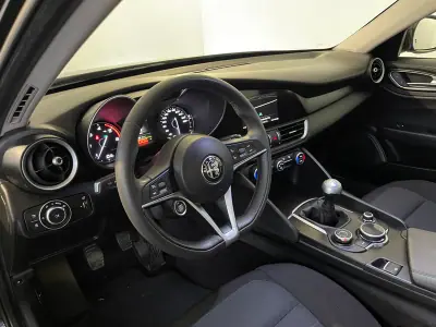 Alfa Romeo Giulia 2016 - 18500 EUR, 153000 km - AUTO.MOTO.pt - 153000km - foto 10 de 35
