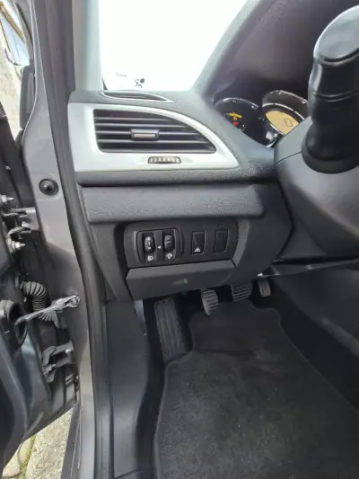 Renault Mégane 2010 - 9950 EUR, 148000 km - AUTO.MOTO.pt - 148000km - foto 18 de 26
