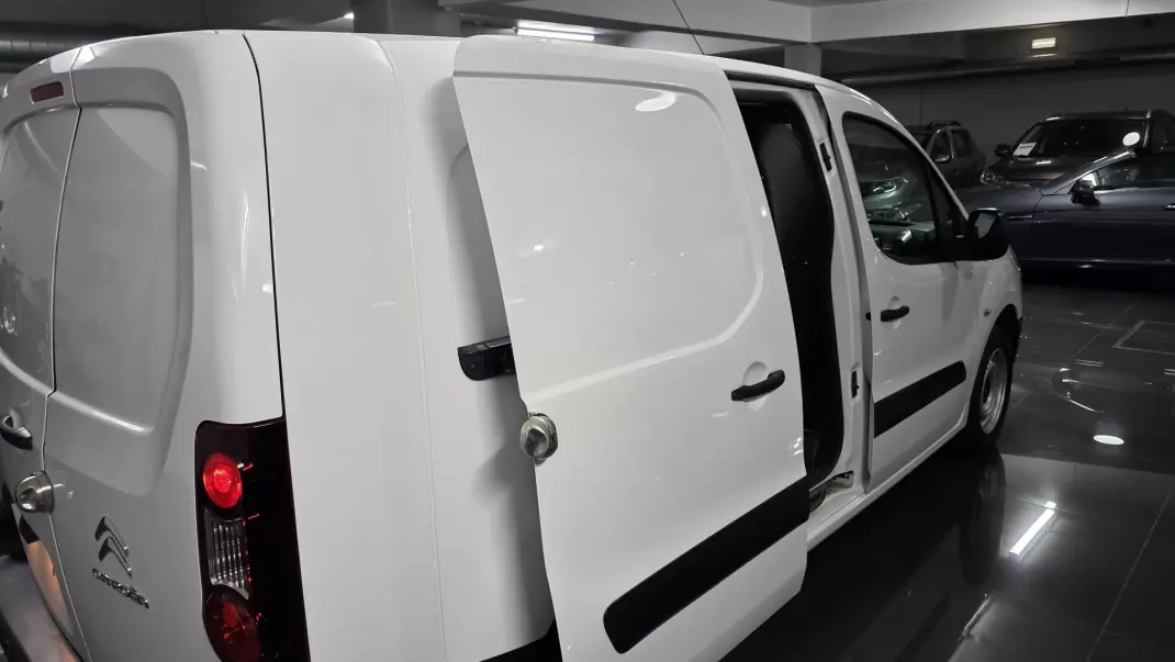 Citroën Berlingo 1.6 Bluehdi L2 100 cv longa C Iva 2018 - 16990 EUR, 67000 km - AUTO.MOTO.pt - 67000km - foto 20 de 41