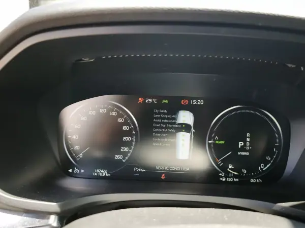 Volvo V60 2019 - 24900 EUR, 182000 km - AUTO.MOTO.pt - 182000km - foto 12 de 25