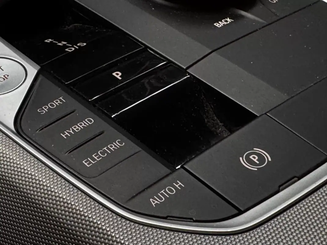 BMW 320 2023 - 31990 EUR, 75900 km - AUTO.MOTO.pt - 75900km - foto 28 de 36