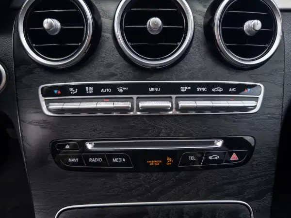 Mercedes-Benz C 200 2017 - 23990 EUR, 147000 km - AUTO.MOTO.pt - 147000km - foto 29 de 50