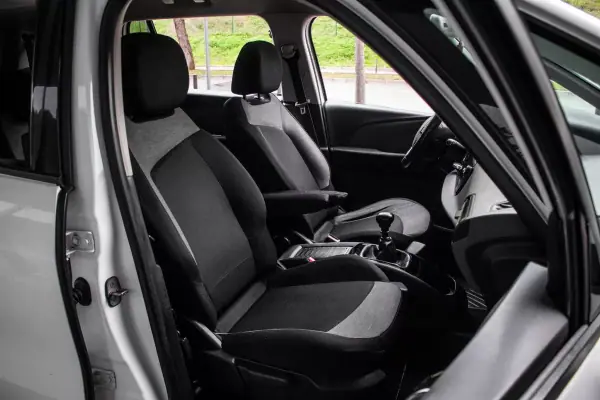 Citroën Grand C4 Spacetourer 2018 - 9900 EUR, 367153 km - AUTO.MOTO.pt - 367153km - foto 22 de 37