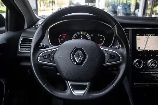 Renault Mégane 2023 - 17990 EUR, 118119 km - AUTO.MOTO.pt - 118119km - foto 13 de 41