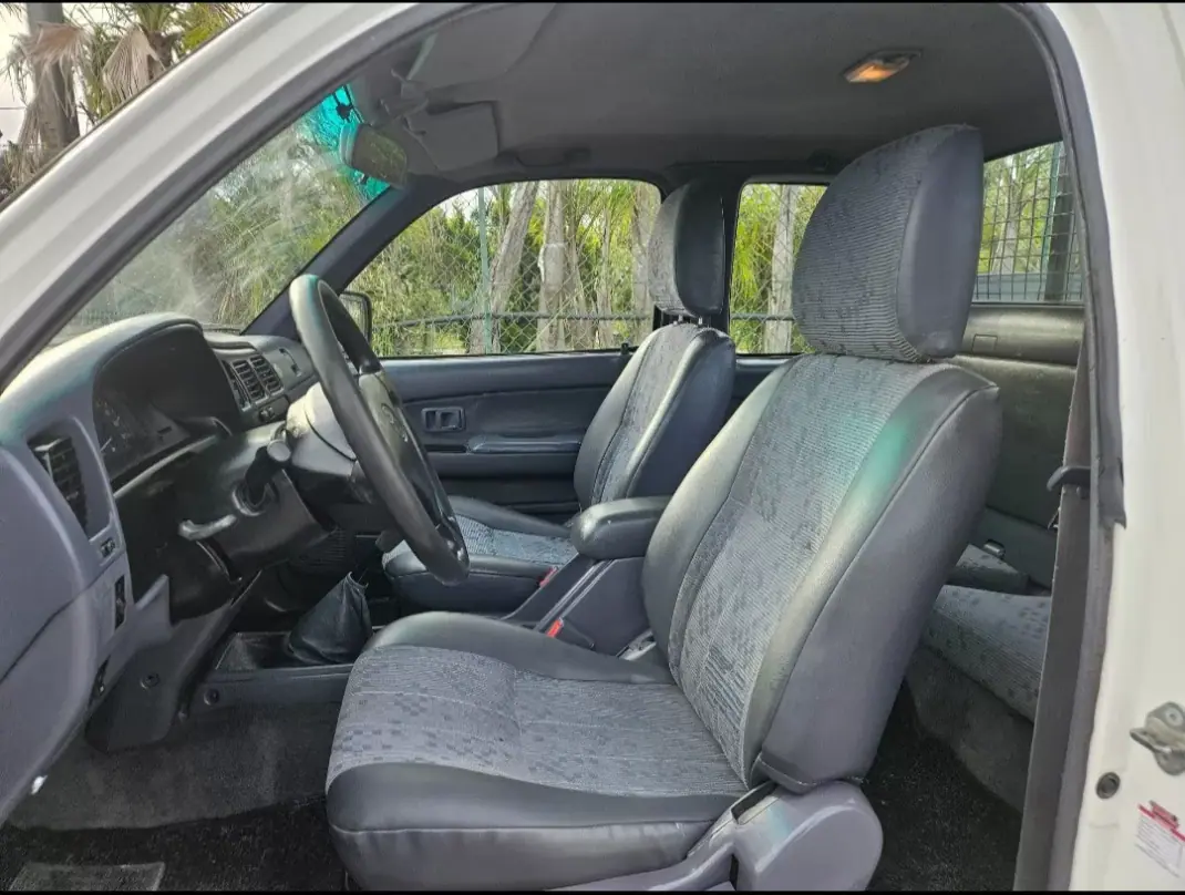 Toyota HILUX D-4D 4WD CD 4 X 4 2002 - 11950 EUR, 360000 km - AUTO.MOTO.pt - 360000km - foto 7 de 12