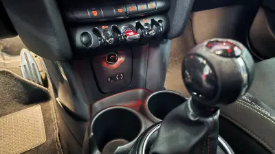 MINI One 2016 - 11850 EUR, 153106 km - AUTO.MOTO.pt - 153106km - foto 36 de 51