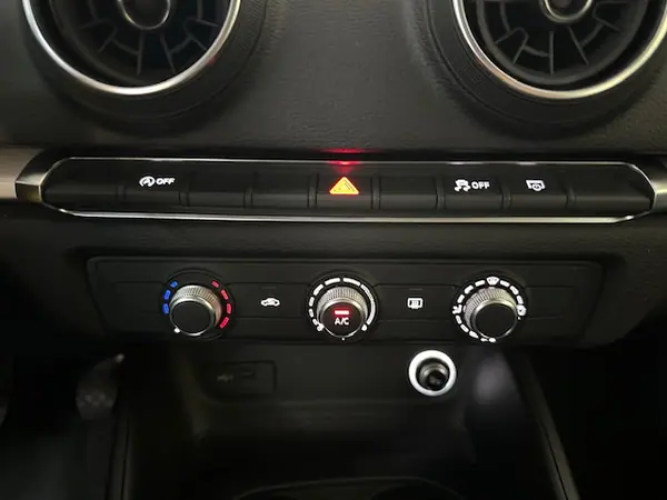 Audi A3 Sportback 2019 - 16450 EUR, 174000 km - AUTO.MOTO.pt - 174000km - foto 15 de 25