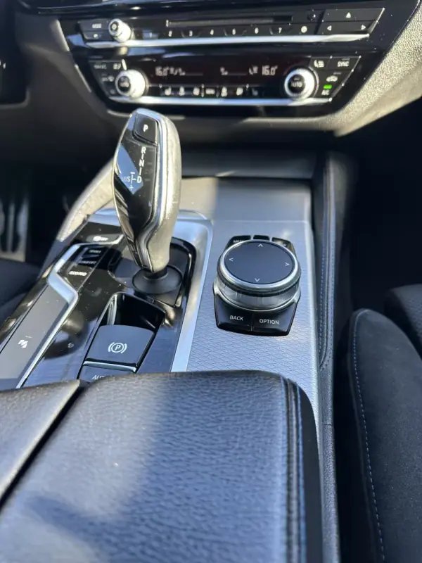 BMW 520 2018 - 28000 EUR, 217000 km - AUTO.MOTO.pt - 217000km - foto 57 de 67