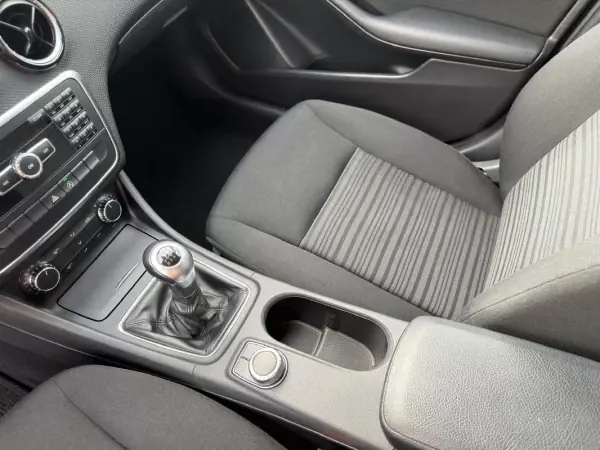 Mercedes-Benz A 160 2015 - 12900 EUR, 160650 km - AUTO.MOTO.pt - 160650km - foto 6 de 25