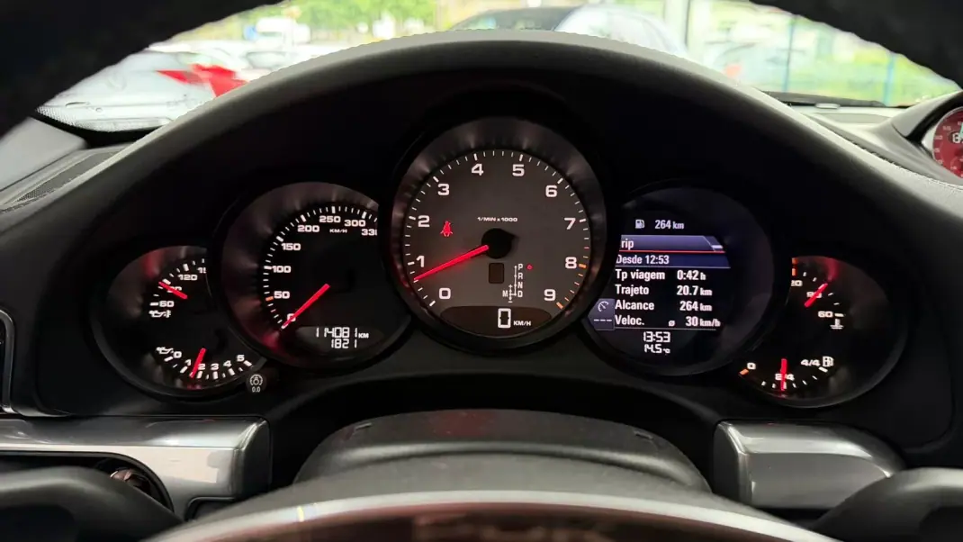 Porsche 911 2012 - 89490 EUR, 112000 km - AUTO.MOTO.pt - 112000km - foto 17 de 28