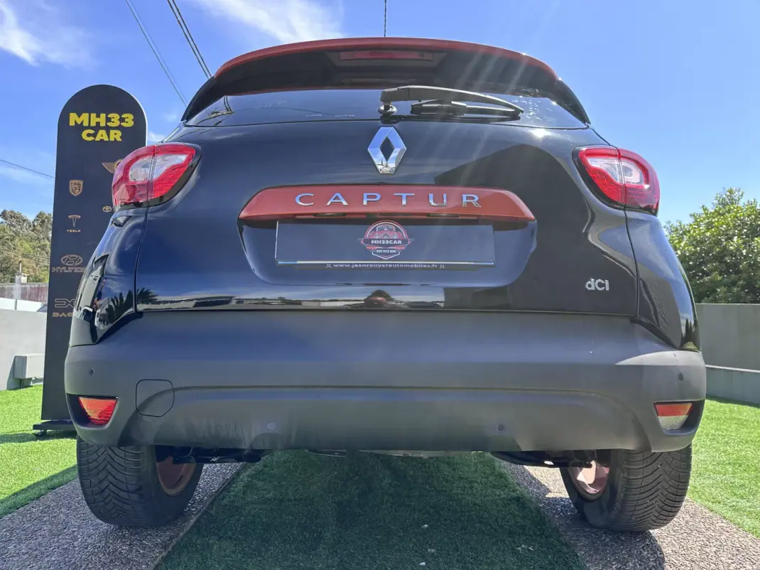 Renault Captur 2014 - 9900 EUR, 217000 km - AUTO.MOTO.pt - 217000km - foto 16 de 60