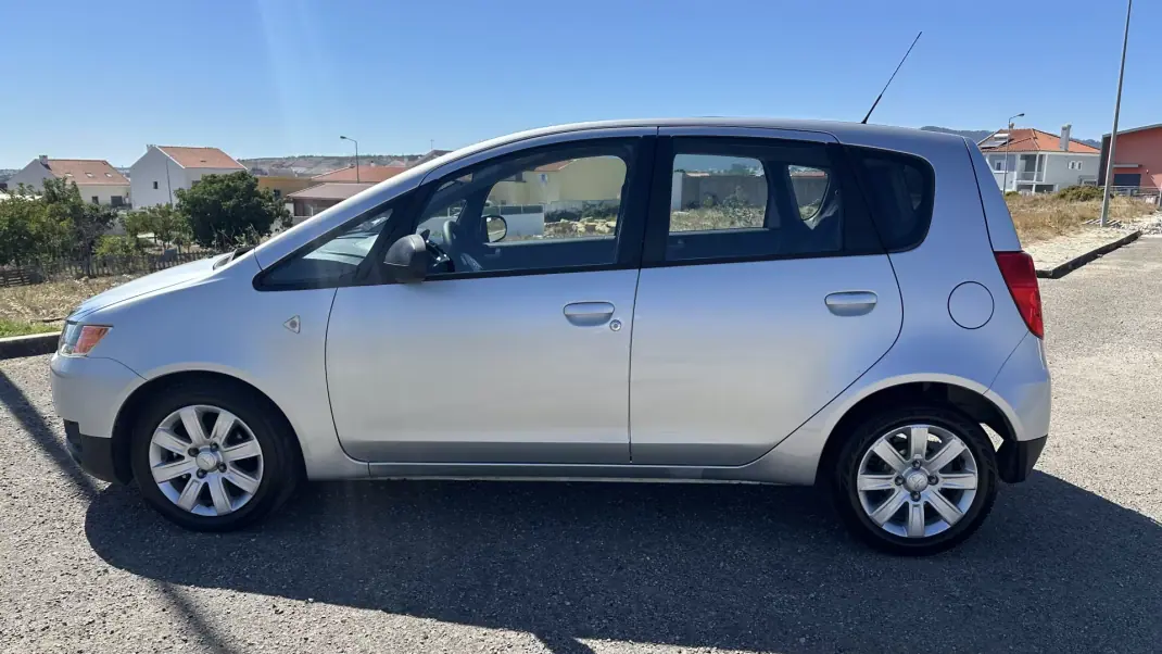 Mitsubishi Colt 2010 - 4900 EUR, 135000 km - 135000km - foto 4 de 13