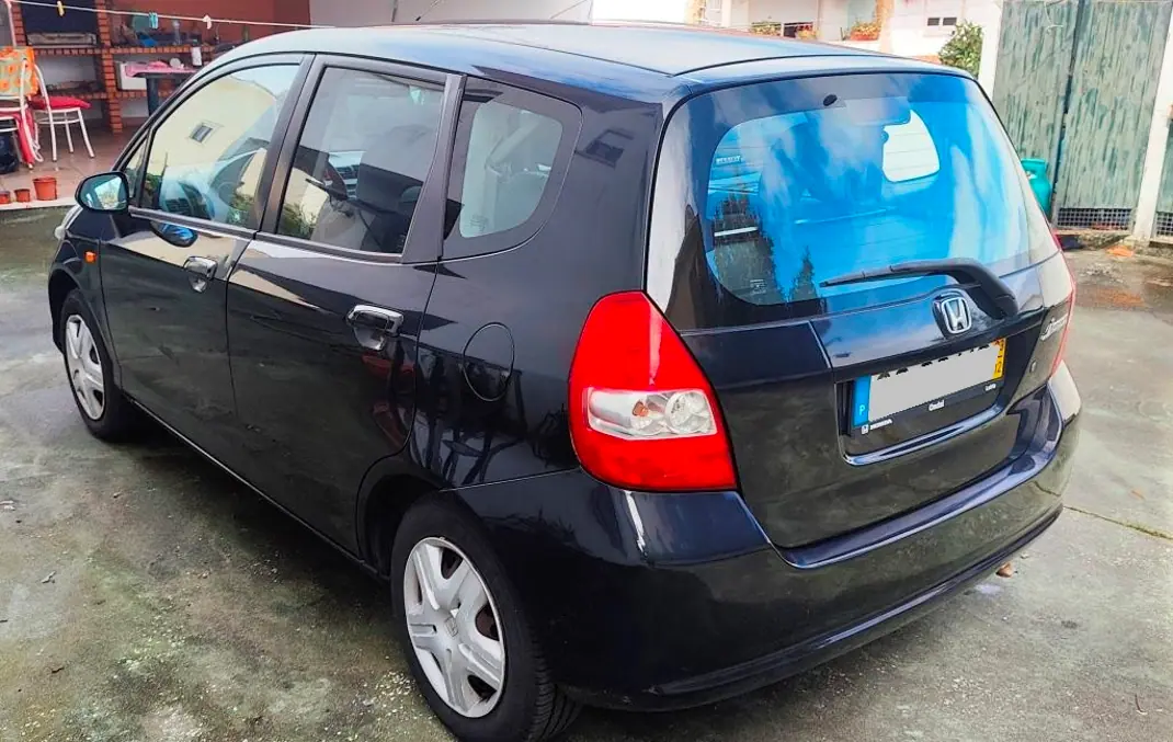 Honda Jazz 2003 - 3749 EUR, 260000 km - AUTO.MOTO.pt - 260000km - foto 4 de 11