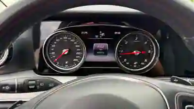 Mercedes-Benz E 220 2017 - 15500 EUR, 450000 km - AUTO.MOTO.pt - 450000km - foto 13 de 24