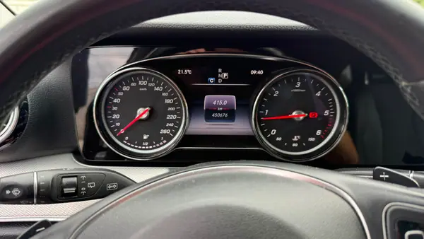 Mercedes-Benz E 220 2017 - 15500 EUR, 450000 km - AUTO.MOTO.pt - 450000km - foto 13 de 24