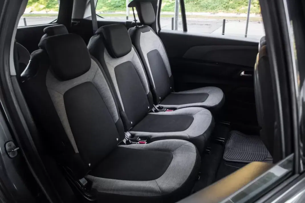 Citroën C4 Picasso 2018 - 9900 EUR, 296322 km - AUTO.MOTO.pt - 296322km - foto 26 de 30
