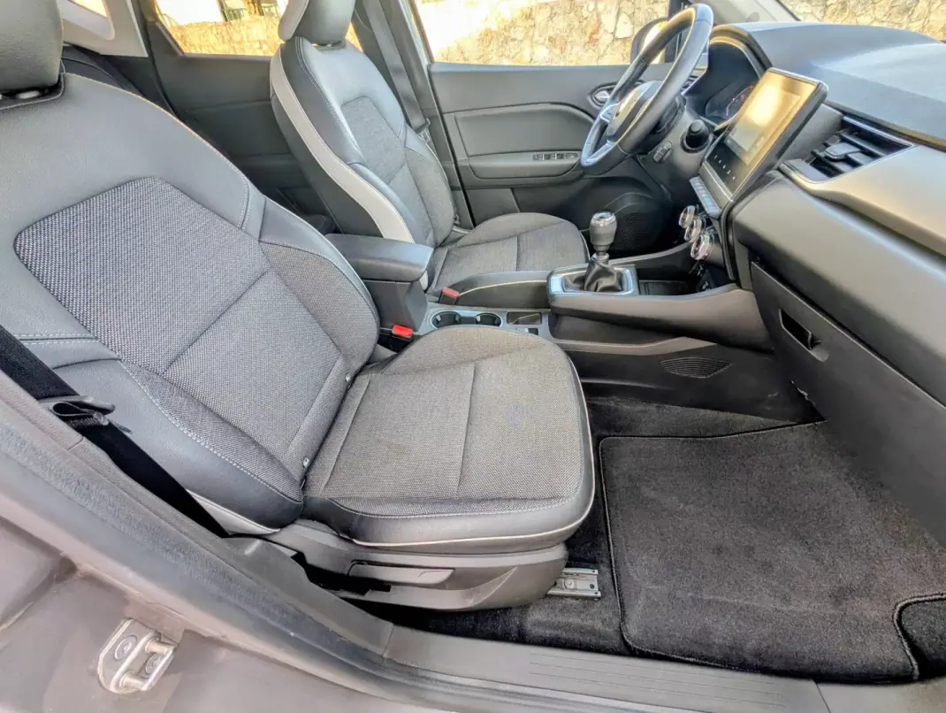 Renault Captur 2022 - 17000 EUR, 126580 km - AUTO.MOTO.pt - 126580km - foto 14 de 23