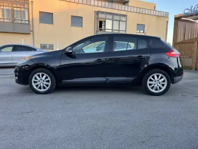 Renault Mégane 2011 - 6750 EUR, 234000 km - AUTO.MOTO.pt - 234000km - foto 8 de 34
