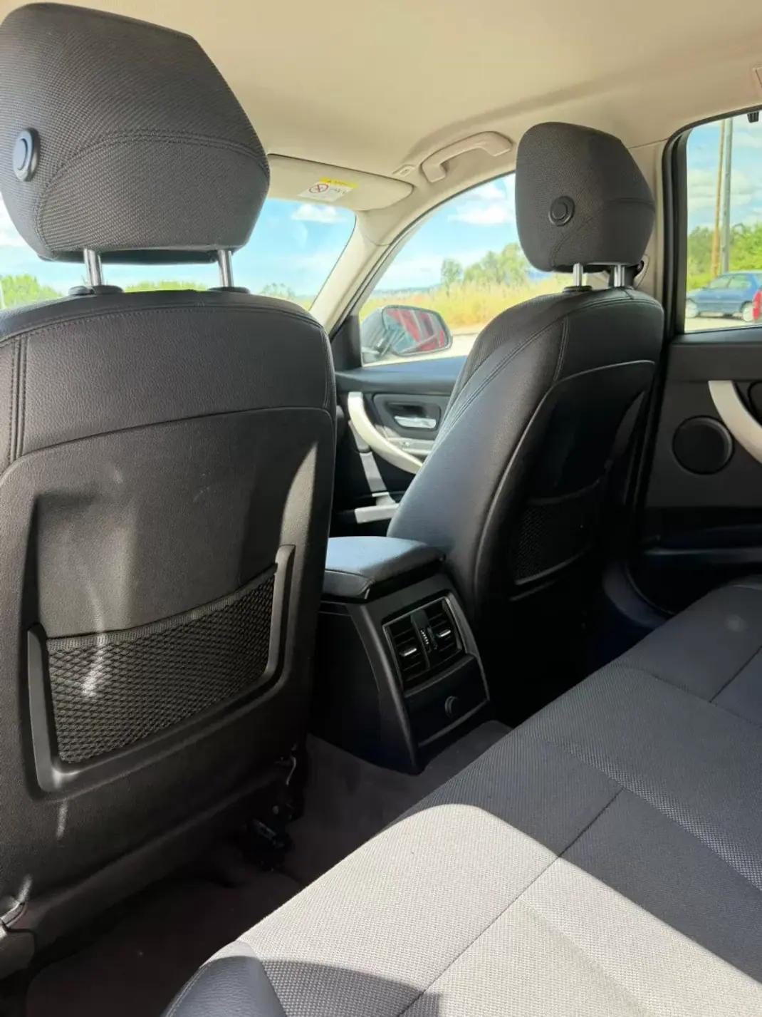 BMW 320 2015 - 13000 EUR, 370303 km - AUTO.MOTO.pt - 370303km - foto 14 de 17