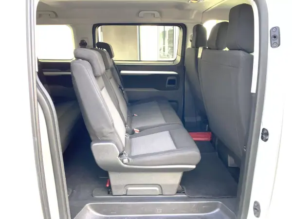 Peugeot Traveller 2018 - 28990 EUR, 151058 km - AUTO.MOTO.pt - 151058km - foto 11 de 16