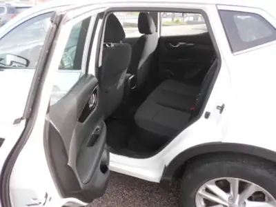 Nissan Qashqai 2015 - 16500 EUR, 100843 km - AUTO.MOTO.pt - 100843km - foto 8 de 12