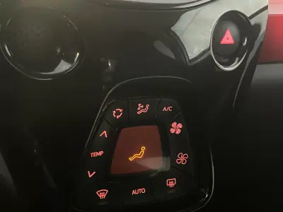 Citroën C1 2021 - 11750 EUR, 89457 km - AUTO.MOTO.pt - 89457km - foto 11 de 19