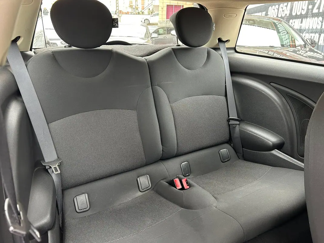 MINI One 2011 - 8700 EUR, 220000 km - AUTO.MOTO.pt - 220000km - foto 30 de 31