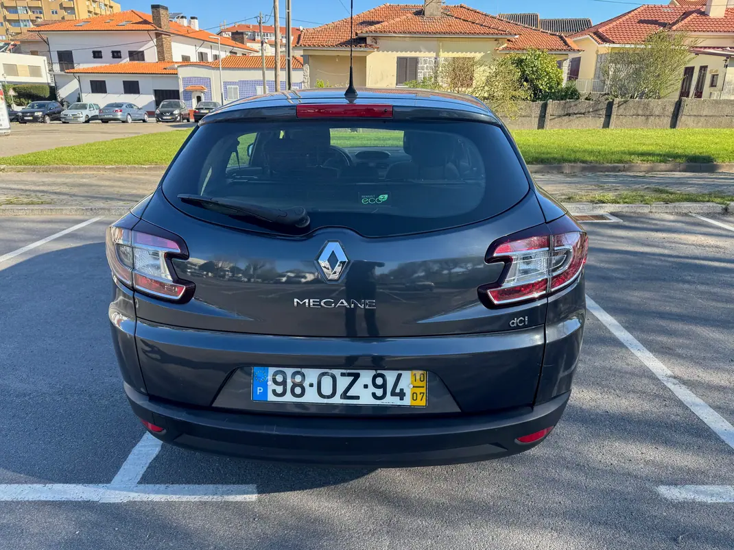 Renault Mégane Break 2010 - 3850 EUR, 259000 km - AUTO.MOTO.pt - 259000km - foto 3 de 5