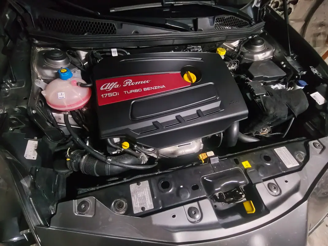 Alfa Romeo Giulietta 2013 - 17000 EUR, 107500 km - AUTO.MOTO.pt - 107500km - foto 9 de 10