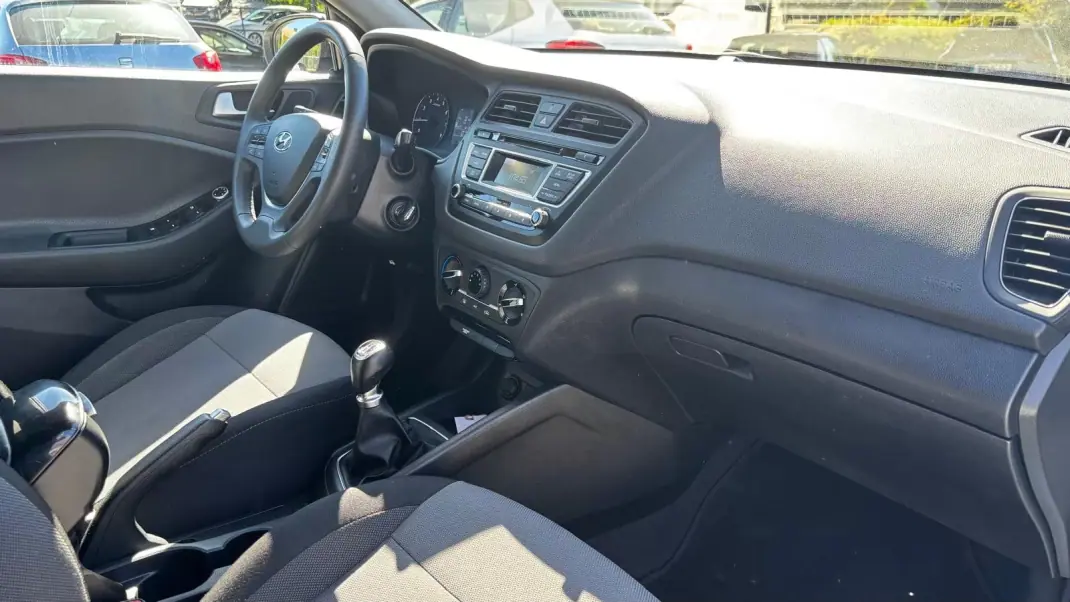 Hyundai i20 2017 - 11390 EUR, 78000 km - AUTO.MOTO.pt - 78000km - foto 15 de 20