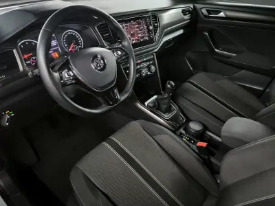 Volkswagen T-Roc 2018 - 15950 EUR, 98741 km - AUTO.MOTO.pt - 98741km - foto 20 de 34
