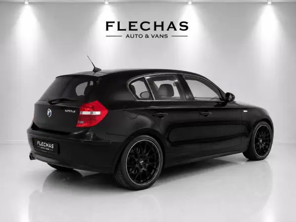 BMW 120 2008 - 6900 EUR, 268000 km - AUTO.MOTO.pt - 268000km - foto 6 de 6