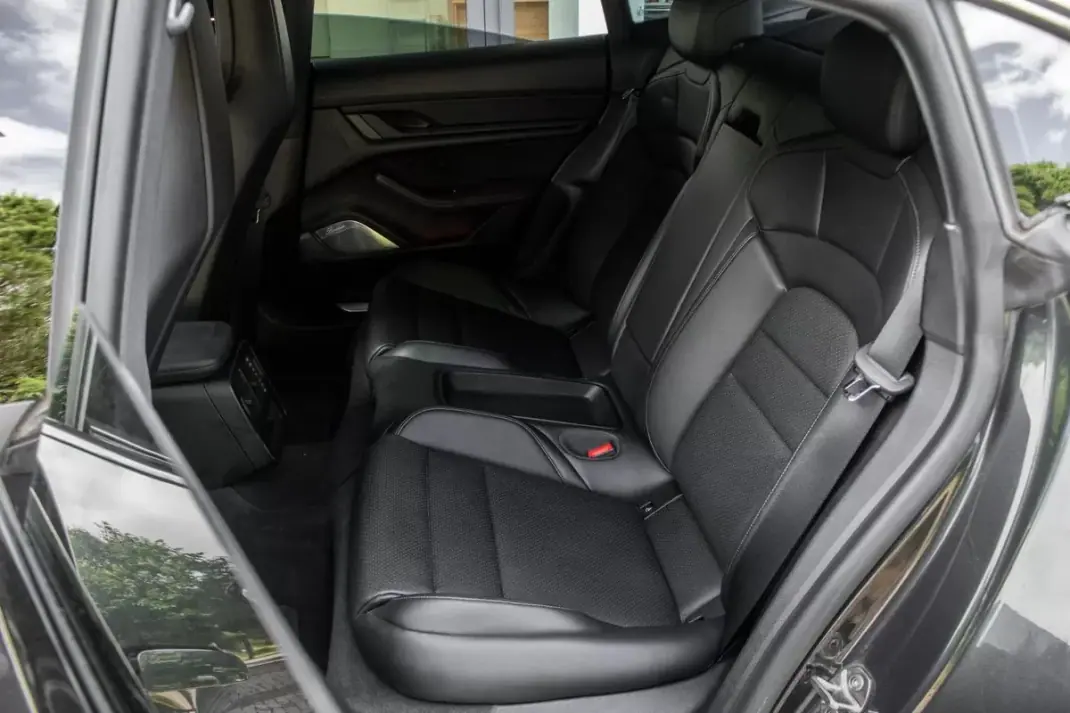 Porsche Taycan 2021 - 59890 EUR, 67644 km - AUTO.MOTO.pt - 67644km - foto 33 de 50