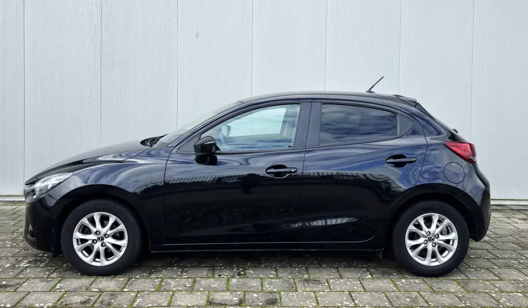 Mazda 2 2015 - 11500 EUR, 75000 km - AUTO.MOTO.pt - 75000km - foto 2 de 33