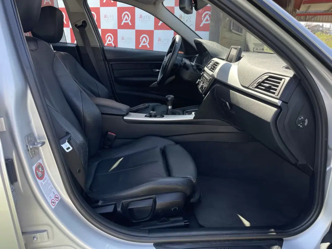 BMW 318 2014 - 15990 EUR, 203500 km - AUTO.MOTO.pt - 203500km - foto 12 de 19