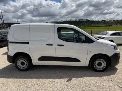 Citroën Berlingo 2021 - 10870 EUR, 166890 km - AUTO.MOTO.pt - 166890km - foto 5 de 16