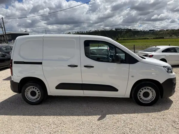 Citroën Berlingo 2021 - 10870 EUR, 166890 km - AUTO.MOTO.pt - 166890km - foto 5 de 16