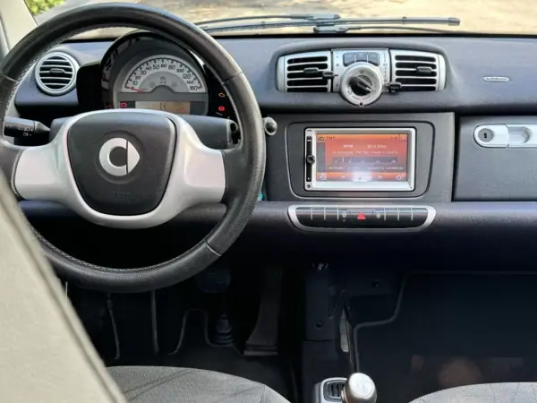 Smart Fortwo Cabrio 2013 - 8550 EUR, 173500 km - AUTO.MOTO.pt - 173500km - foto 15 de 27