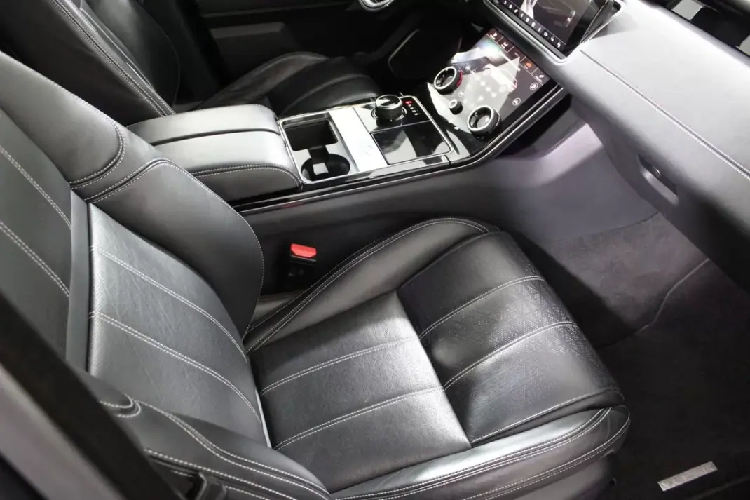 Land Rover Range Rover Velar 2018 - 44900 EUR, 110932 km - AUTO.MOTO.pt - 110932km - foto 4 de 20