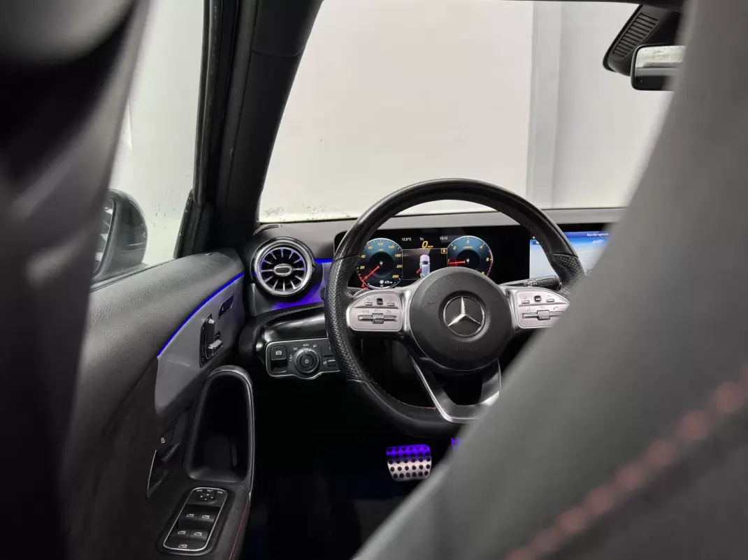 Mercedes-Benz A 180 2018 - 21990 EUR, 191000 km - AUTO.MOTO.pt - 191000km - foto 20 de 26