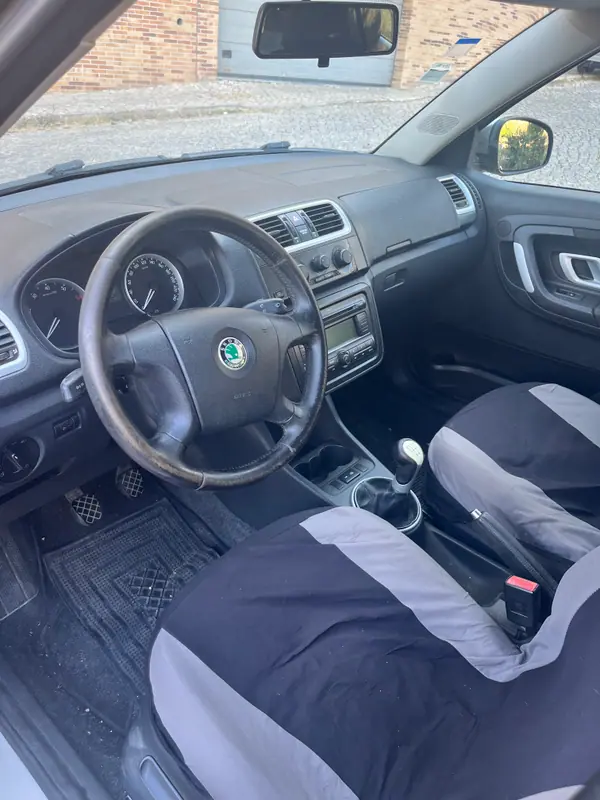 Skoda Fabia 2008 - 3250 EUR, 300000 km - AUTO.MOTO.pt - 300000km - foto 8 de 9