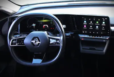 Renault Mégane E-Tech 2022 - 21000 EUR, 31000 km - AUTO.MOTO.pt - 31000km - foto 13 de 29