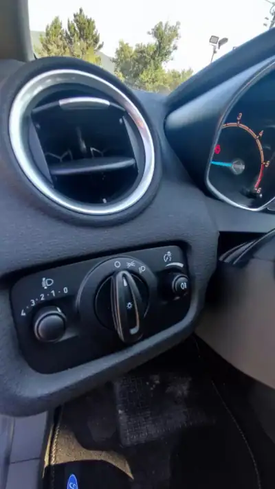 Ford Fiesta 2014 - 9798 EUR, 176798 km - AUTO.MOTO.pt - 176798km - foto 8 de 23