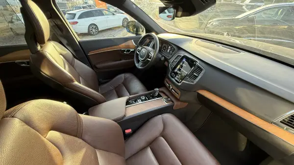 Volvo XC 90 2021 - 43990 EUR, 104000 km - AUTO.MOTO.pt - 104000km - foto 33 de 47