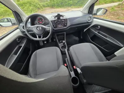 Volkswagen Up! 2016 - 7990 EUR, 152974 km - AUTO.MOTO.pt - 152974km - foto 34 de 71