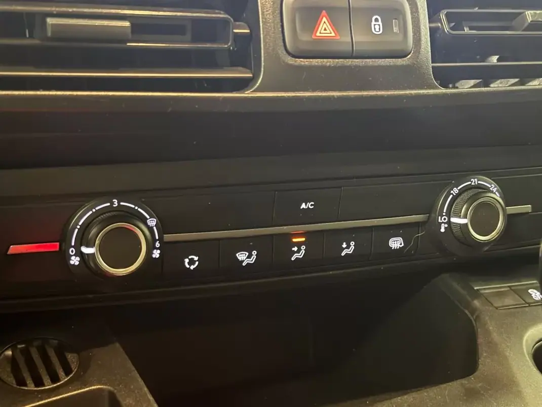 Peugeot Partner 1.6 HDI 100cv 3 Lug 2019 - 13950 EUR, 100000 km - AUTO.MOTO.pt - 100000km - foto 11 de 13